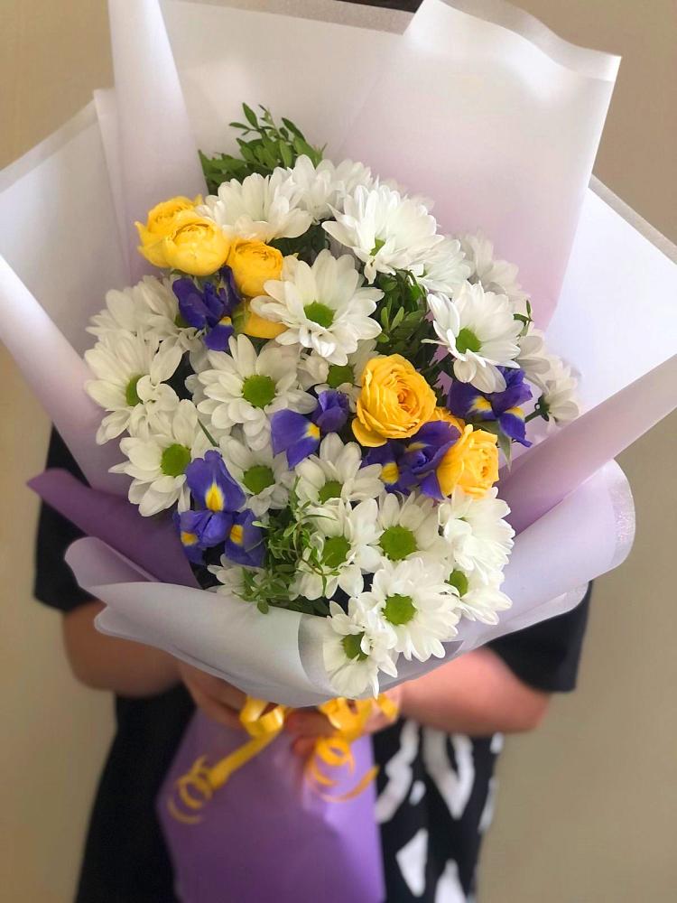 Букет цветов из: Ирисы, Хризантемы и Розы в Васютино