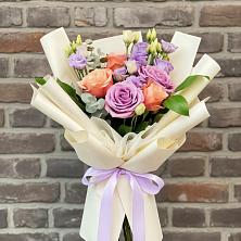 Букет цветов из:  Лизиантусы и Розы в Васютино