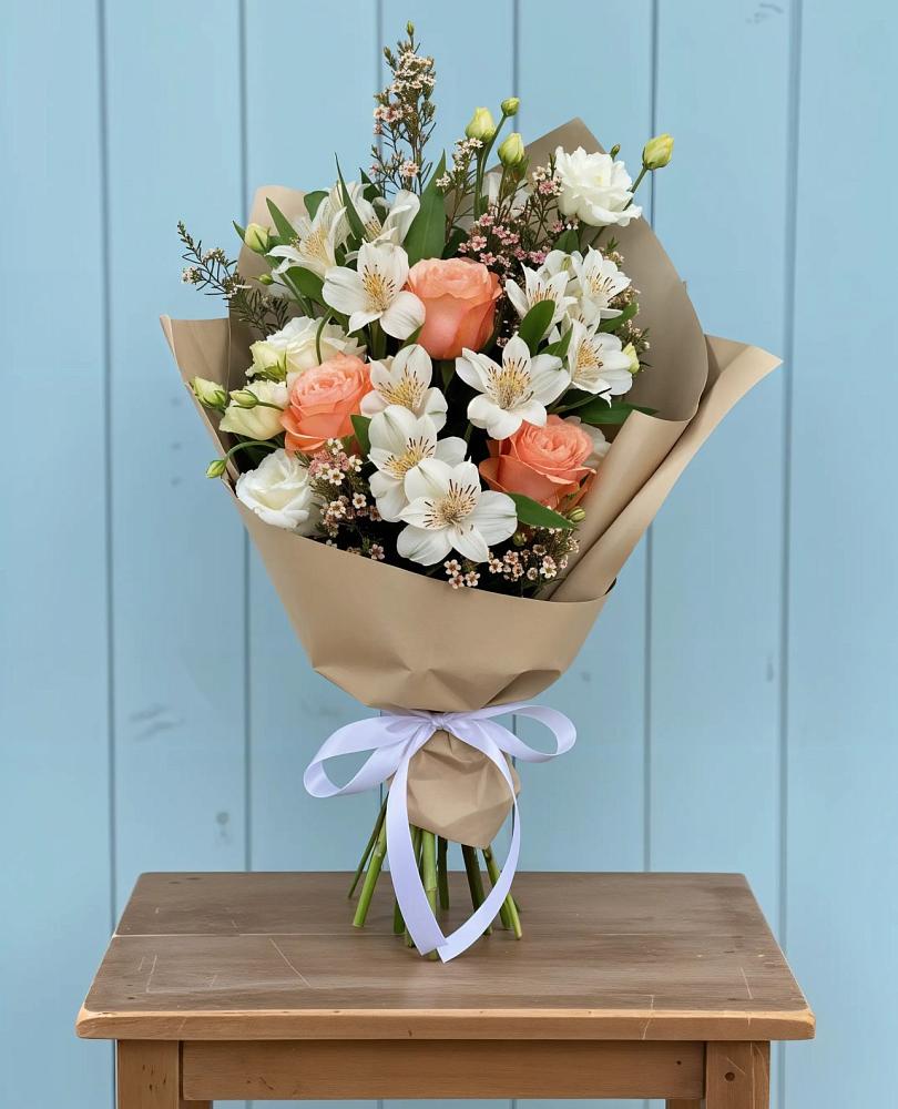 Букет цветов из: Альстромерии, Лизиантусы, Розы и Хризантемы в Васютино