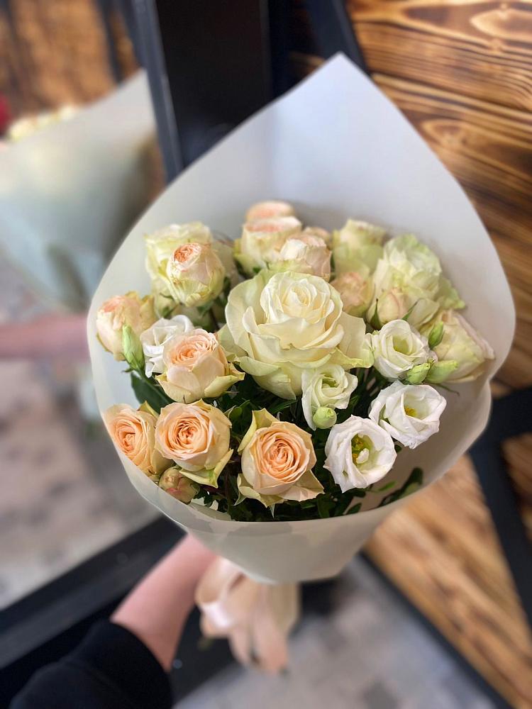 Букет цветов из: Розы и Лизиантусы в Васютино